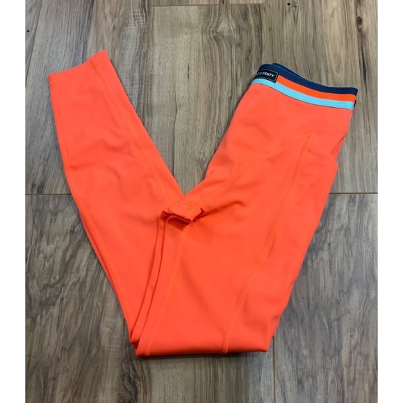 NWT Women's Savage Fenty  Lineup High-Waist Pocket Legging  Size: Small - Picture 1 of 8